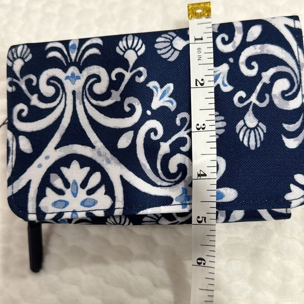 VERA BRADLEY Lighten Up 3-In-1 Crossbody ( steel blue medallion) $40 $85.00